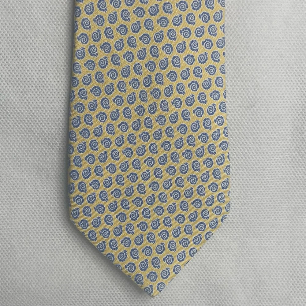 Boys Vineyard Vines Necktie Yellow Blue Shells & Snails 100% Silk Tie USA Made